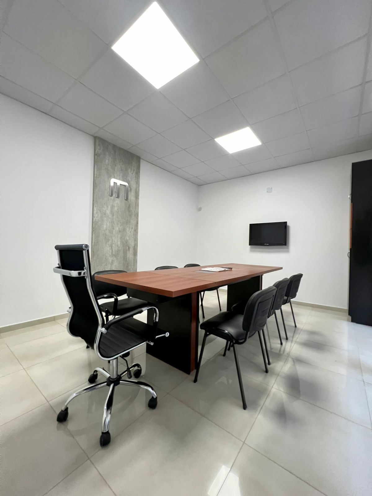MESA DE REUNIONES
